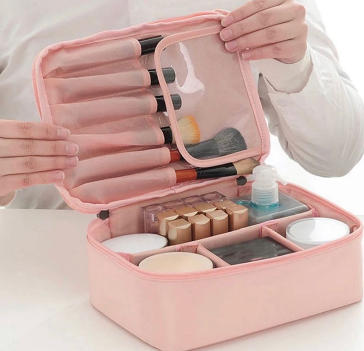 Cosmetiquera con divisiones
