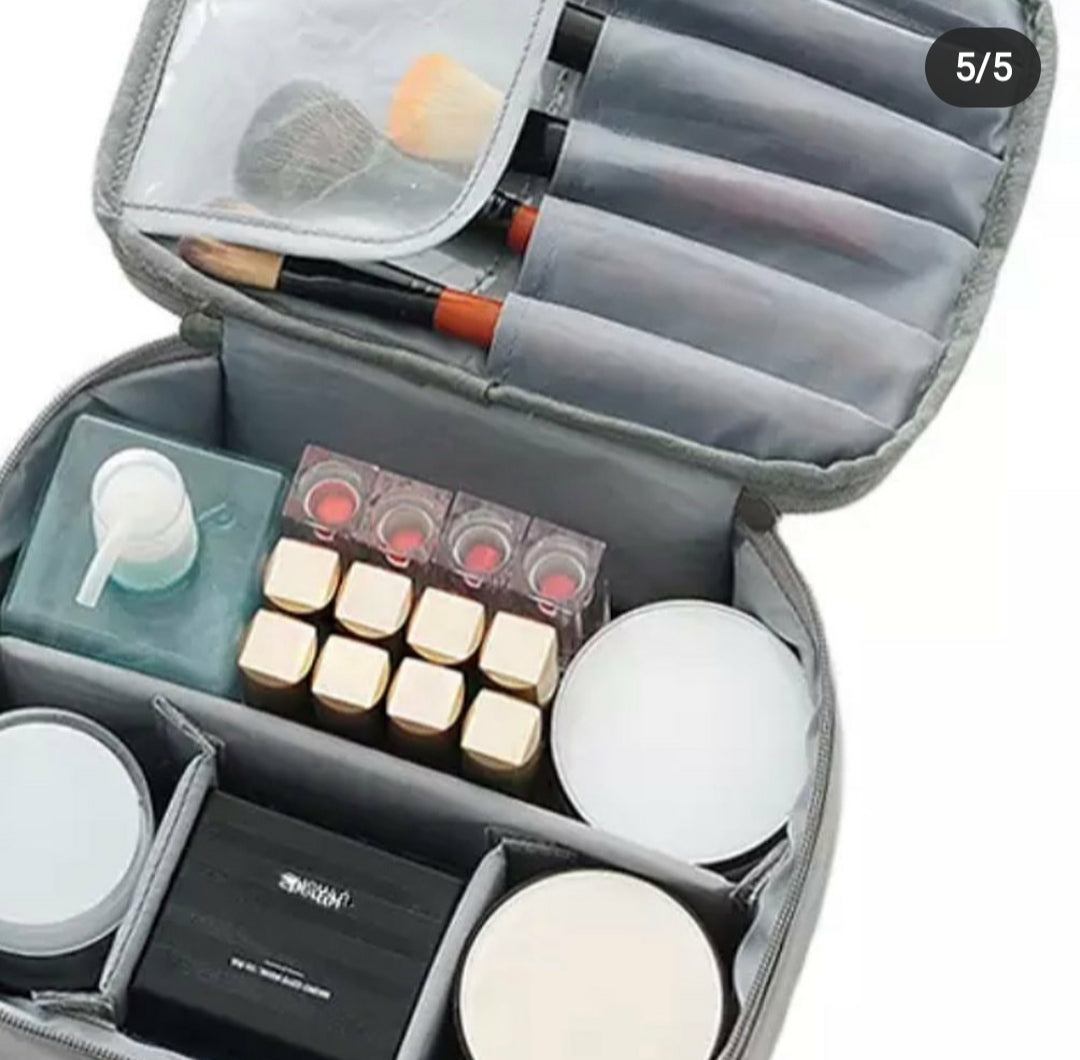Cosmetiquera con divisiones