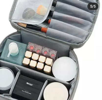 Cosmetiquera con divisiones